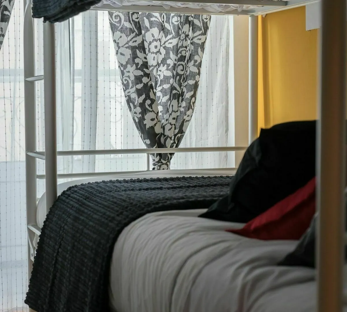 Lisbon Fragrances Apartment 0*,