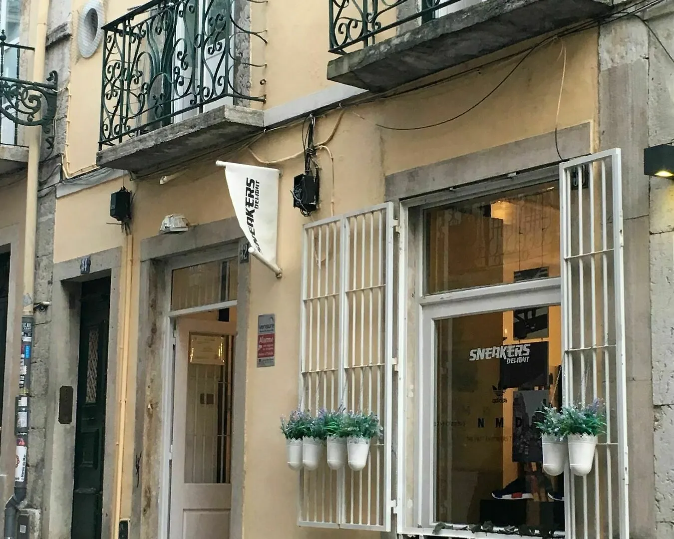 Lisbon Fragrances Apartment