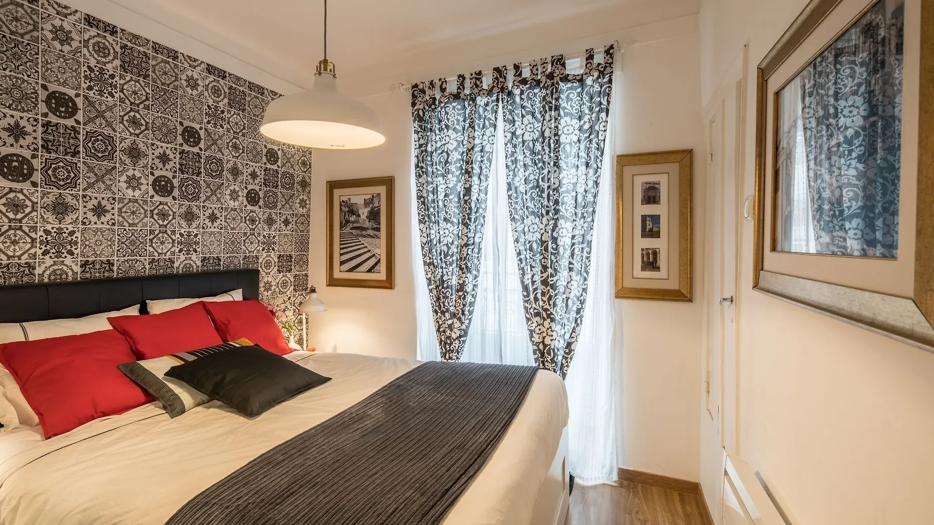 Lisbon Fragrances Apartment 0*,